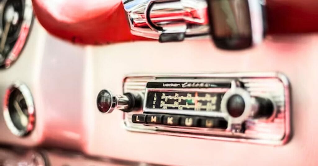 What are the signs of a hot car radio?